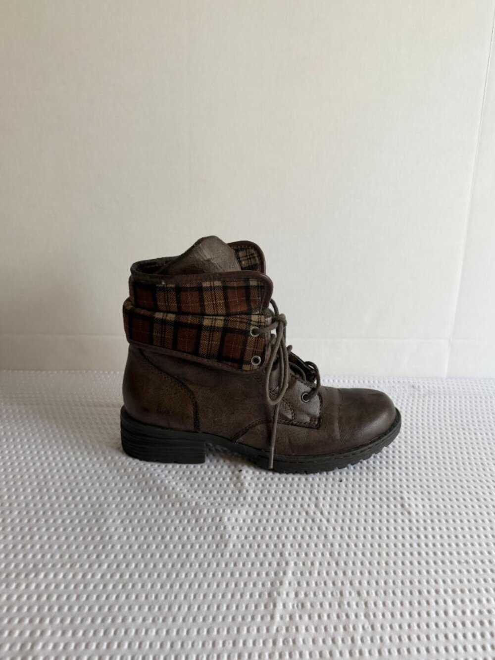 b.o.c ‘Bristol’ Faux Leather Fold-Over Ankle Boots Size 7 ½ - Picture 11 of 12